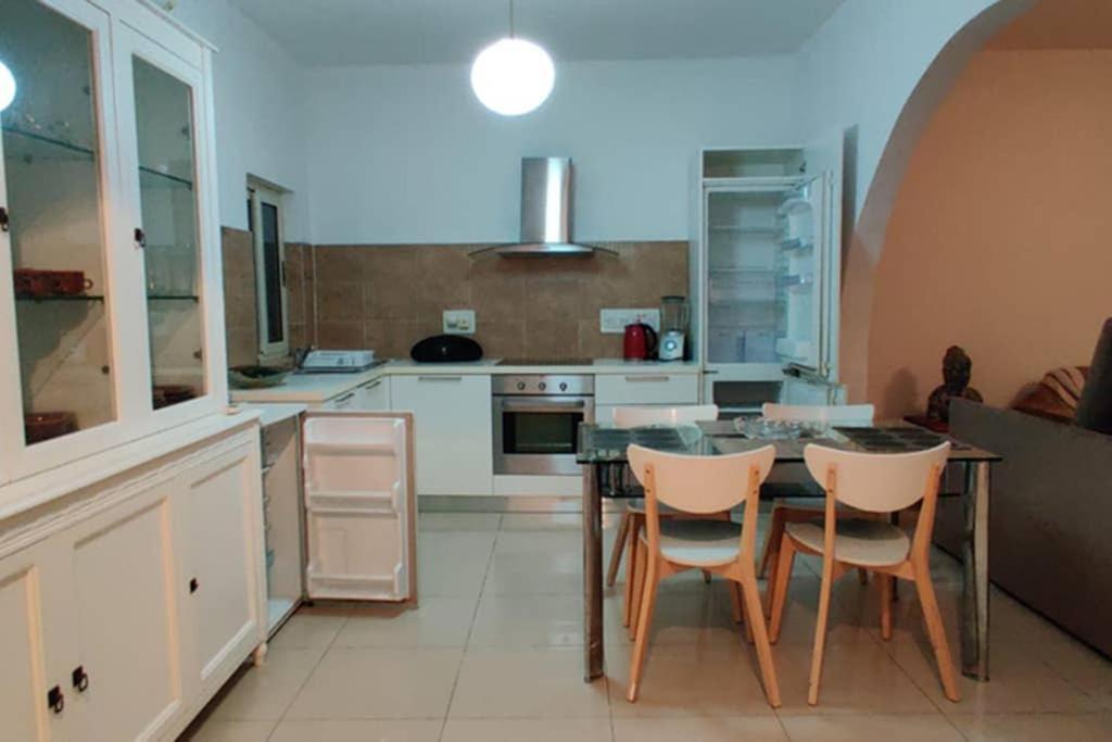 Confortable And Quiet Apartment In St. Julian سانت جوليان المظهر الخارجي الصورة