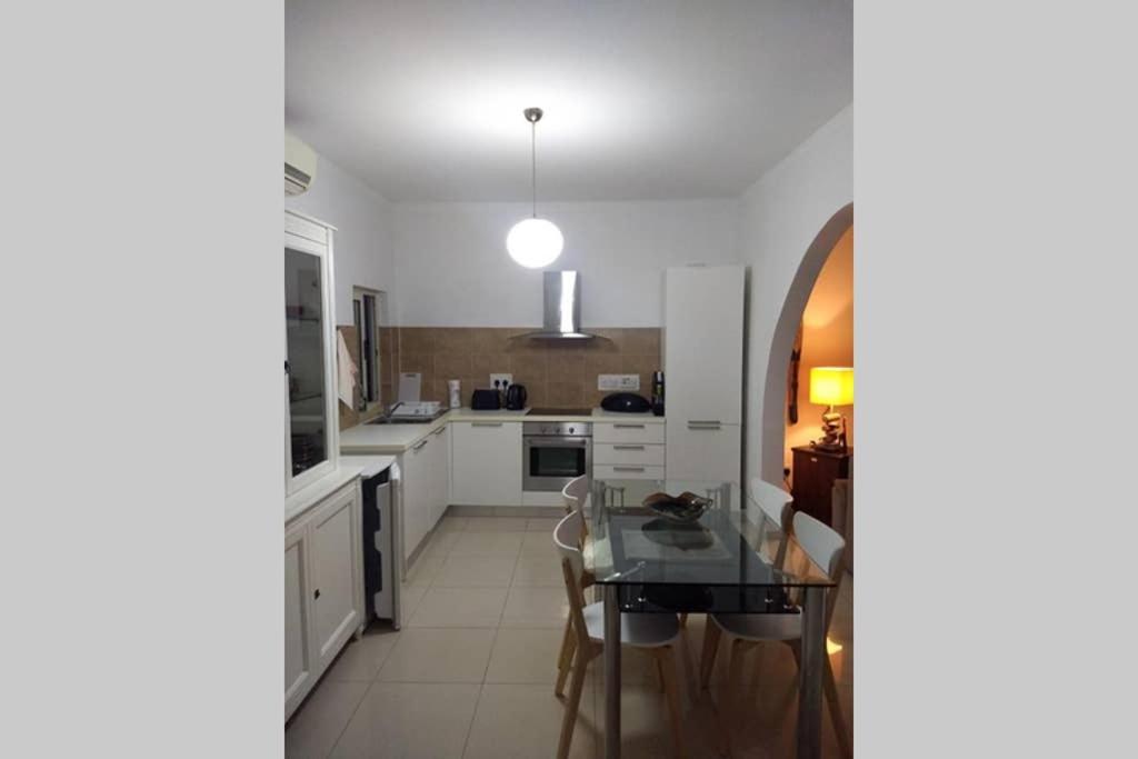 Confortable And Quiet Apartment In St. Julian سانت جوليان المظهر الخارجي الصورة
