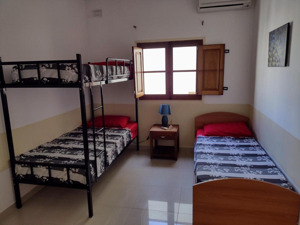 Confortable And Quiet Apartment In St. Julian سانت جوليان المظهر الخارجي الصورة